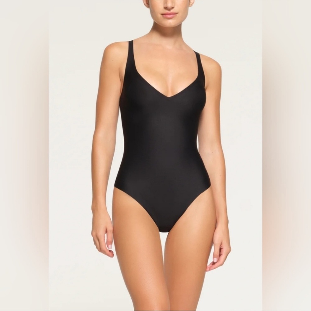 Skims Body (G12) Plunge Bodysuit Shapewear Onyx Black Medium NWT